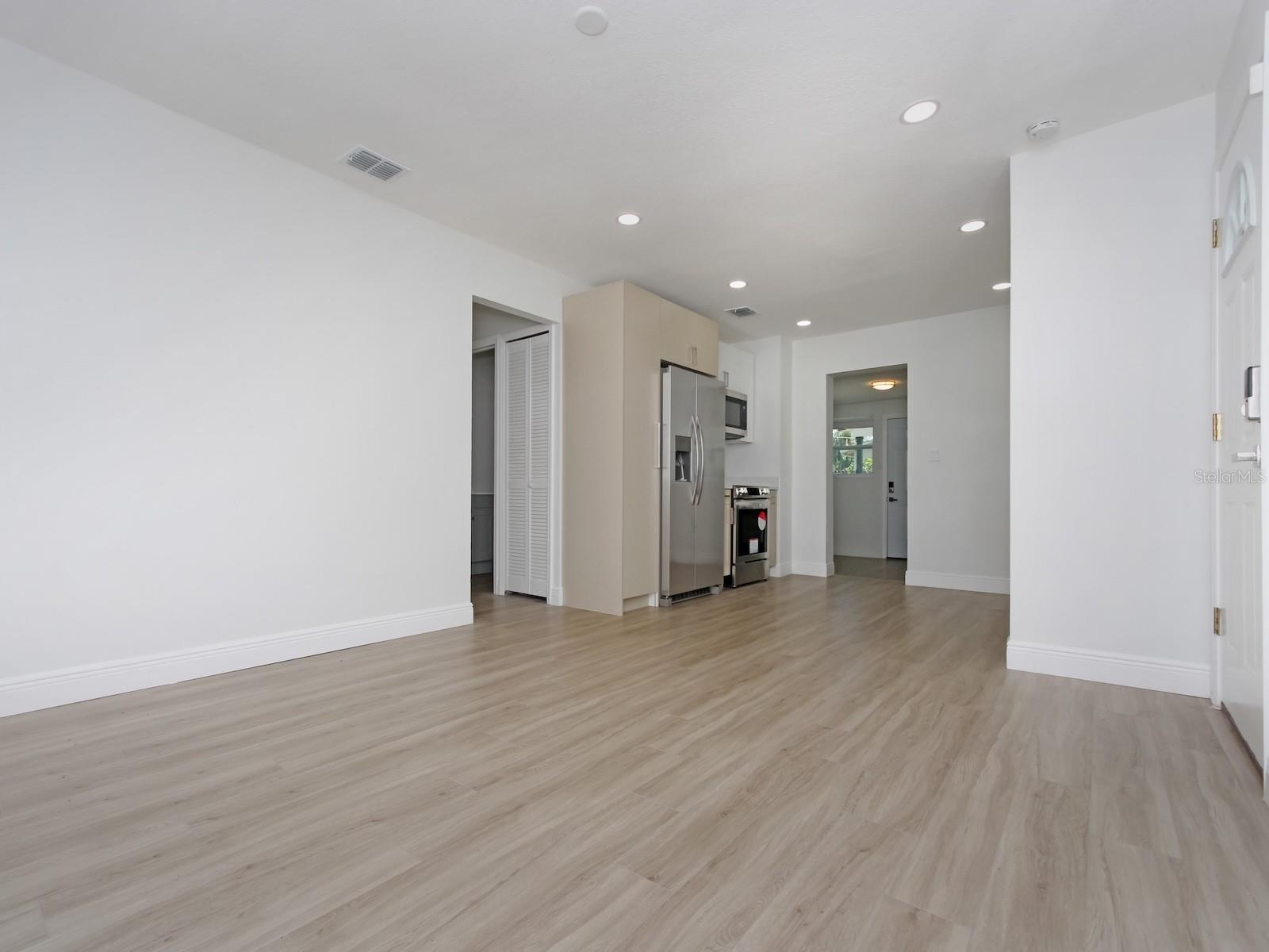 Image 7 of 42 For 2806 Bonneville Drive