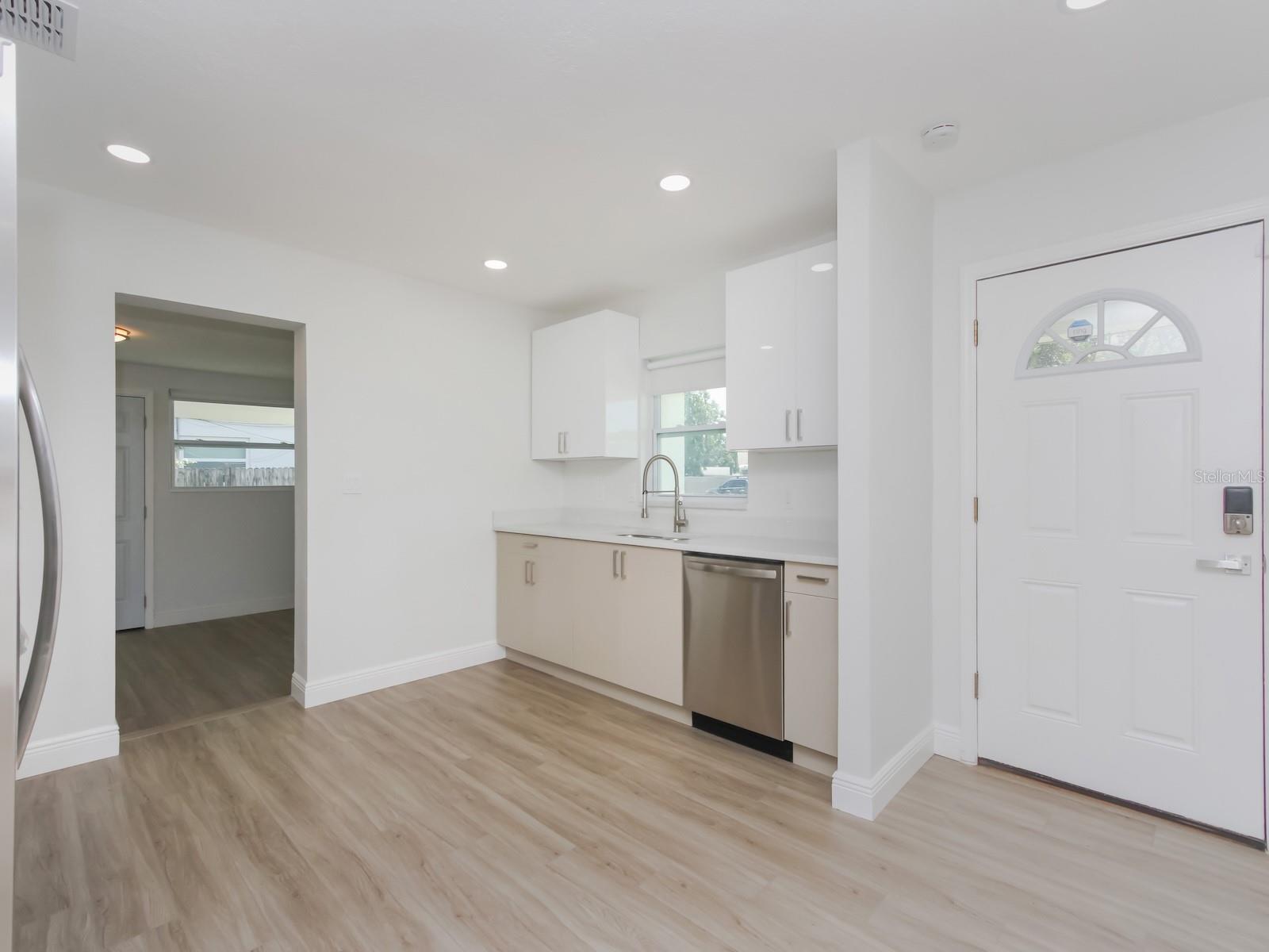Image 9 of 42 For 2806 Bonneville Drive