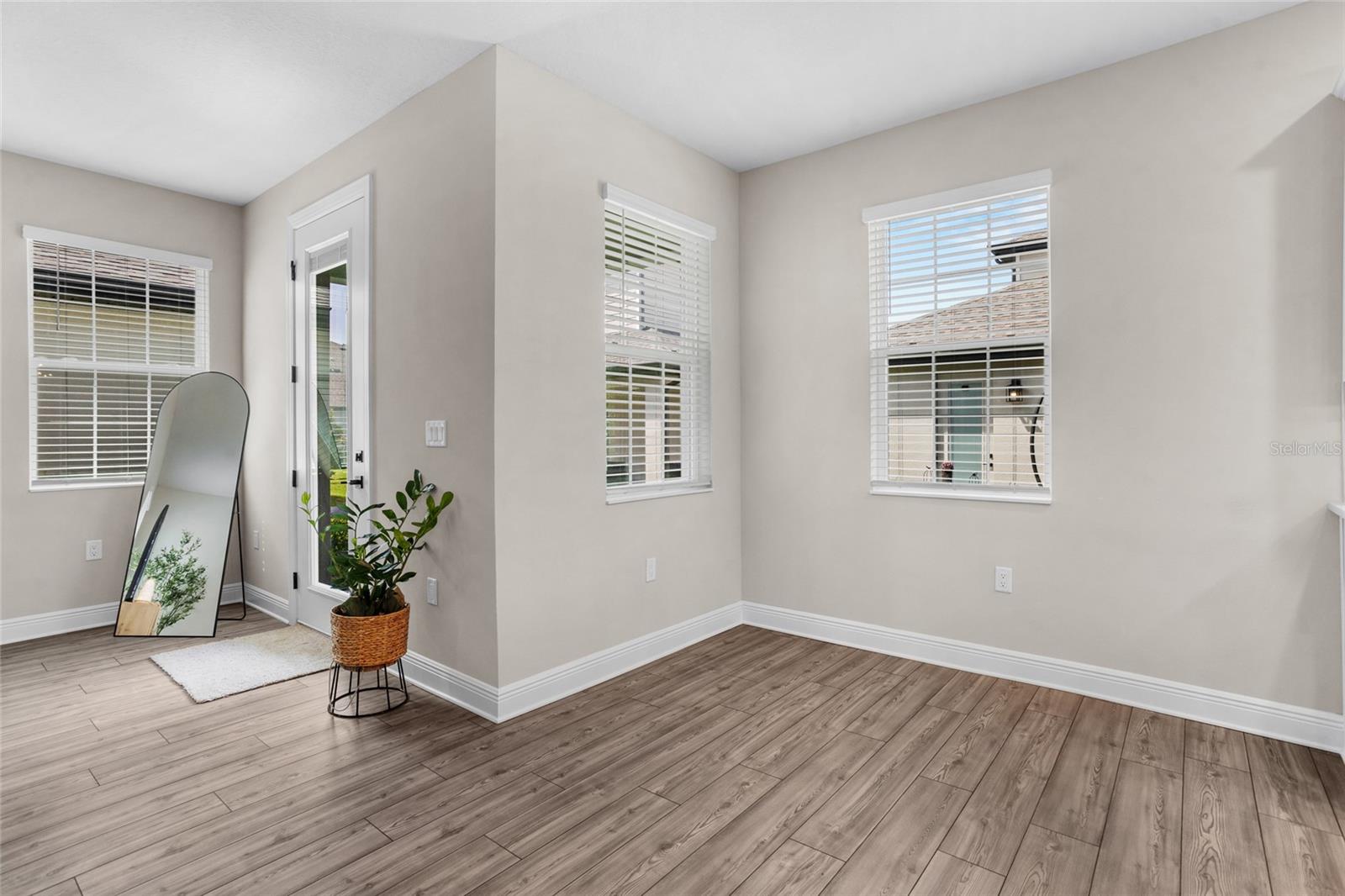 Image 14 of 42 For 7848 Somersworth Drive