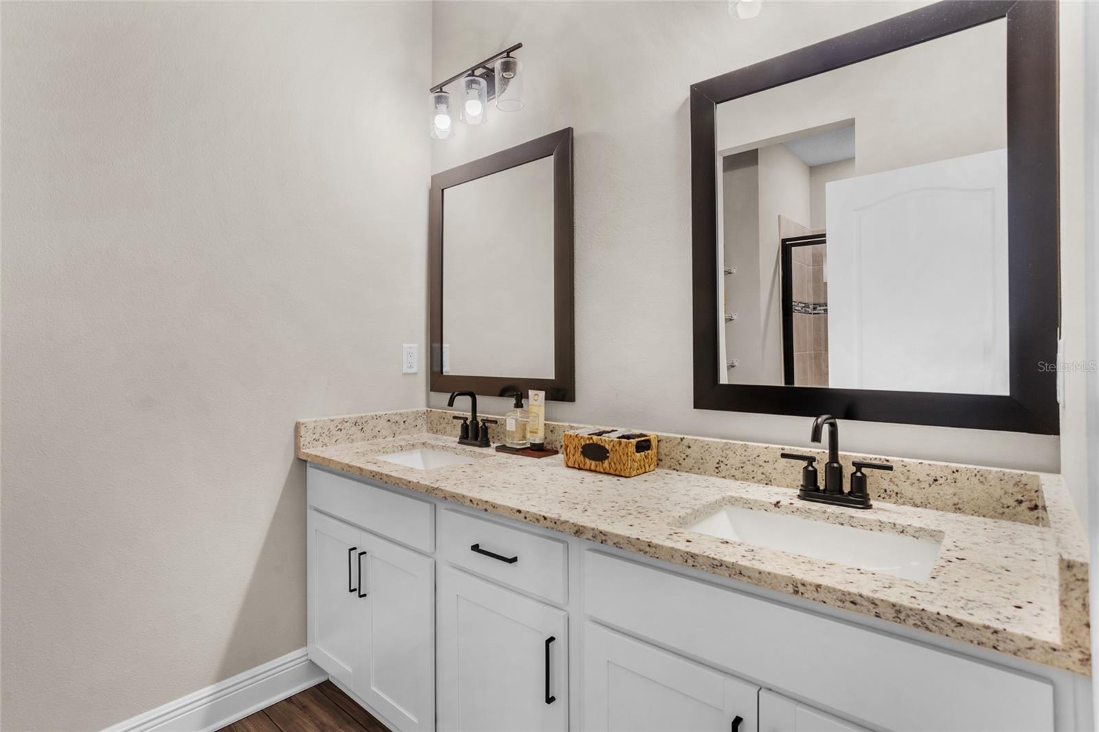 Image 22 of 42 For 7848 Somersworth Drive