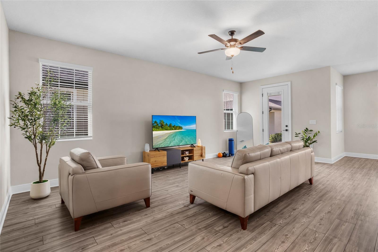 Image 5 of 42 For 7848 Somersworth Drive