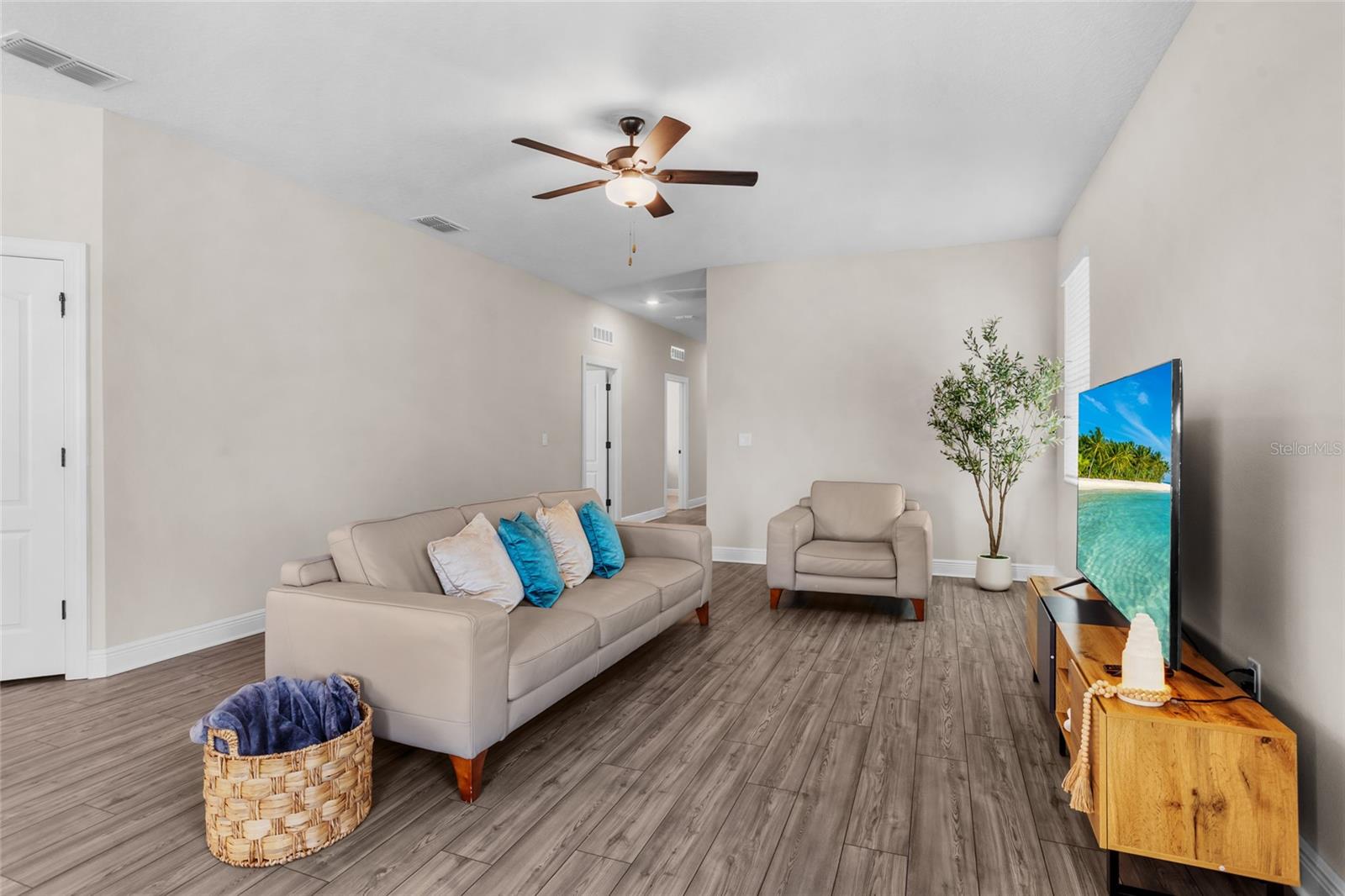 Image 6 of 42 For 7848 Somersworth Drive