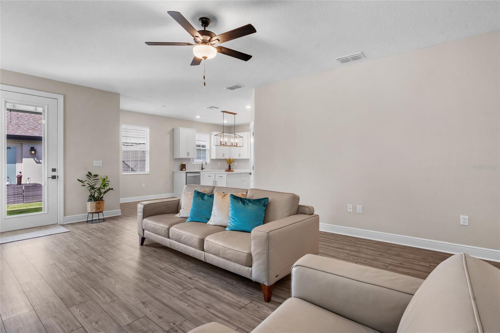Image 7 of 42 For 7848 Somersworth Drive