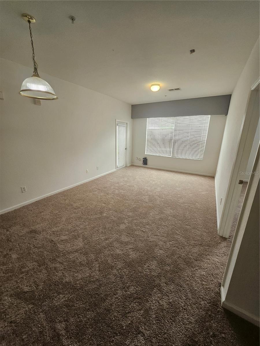Image 4 of 9 For 2307 Butterfly Palm Way 202