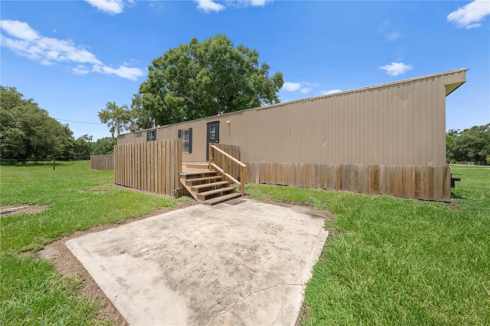 Image 14 of 84 For 444 Hornsby Lane