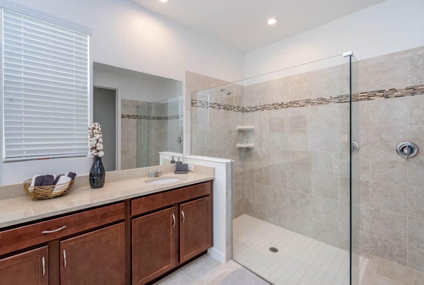 Image 18 of 25 For 8937 Amelia Downs Trail