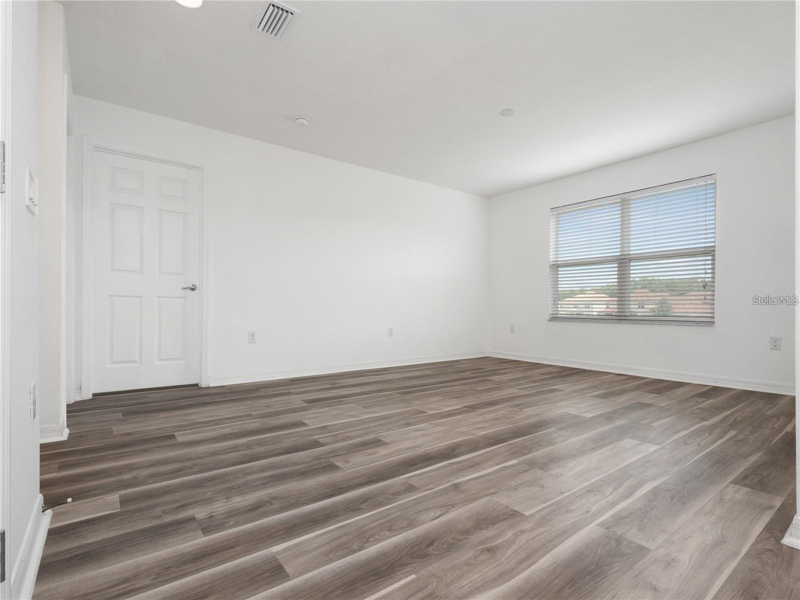 Image 14 of 26 For 3894 Carrick Bend Drive