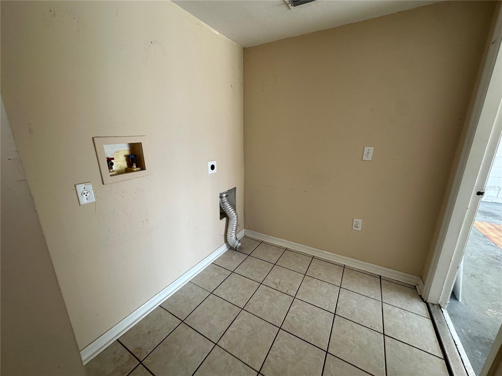 Image 15 of 37 For 11329 Camus Lane