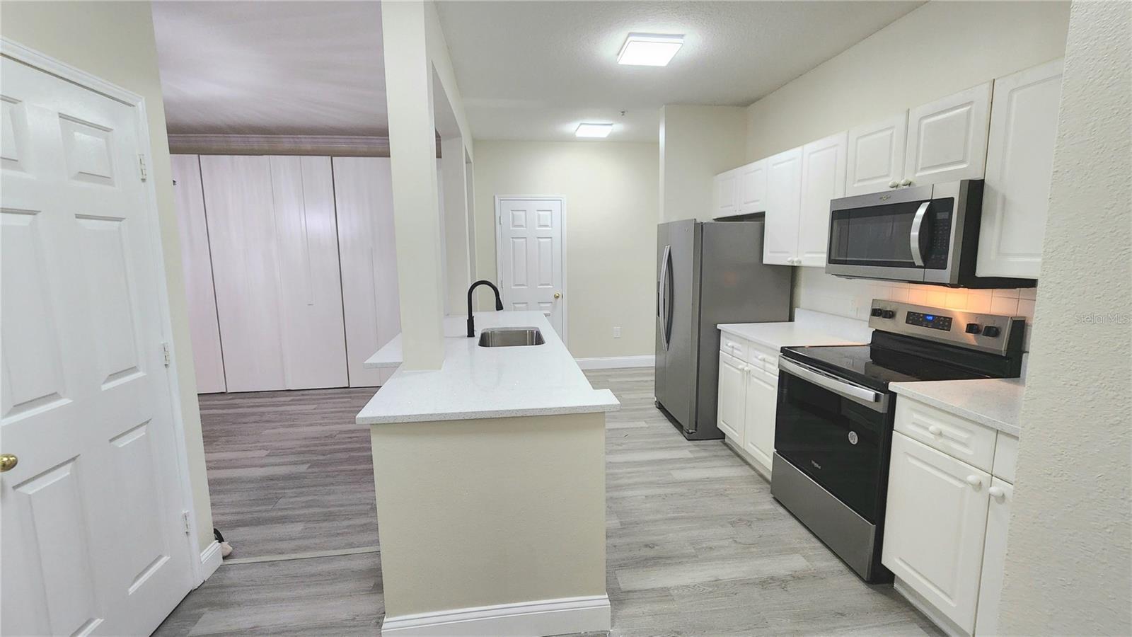 Image 16 of 90 For 235 Goldenrain Drive 102