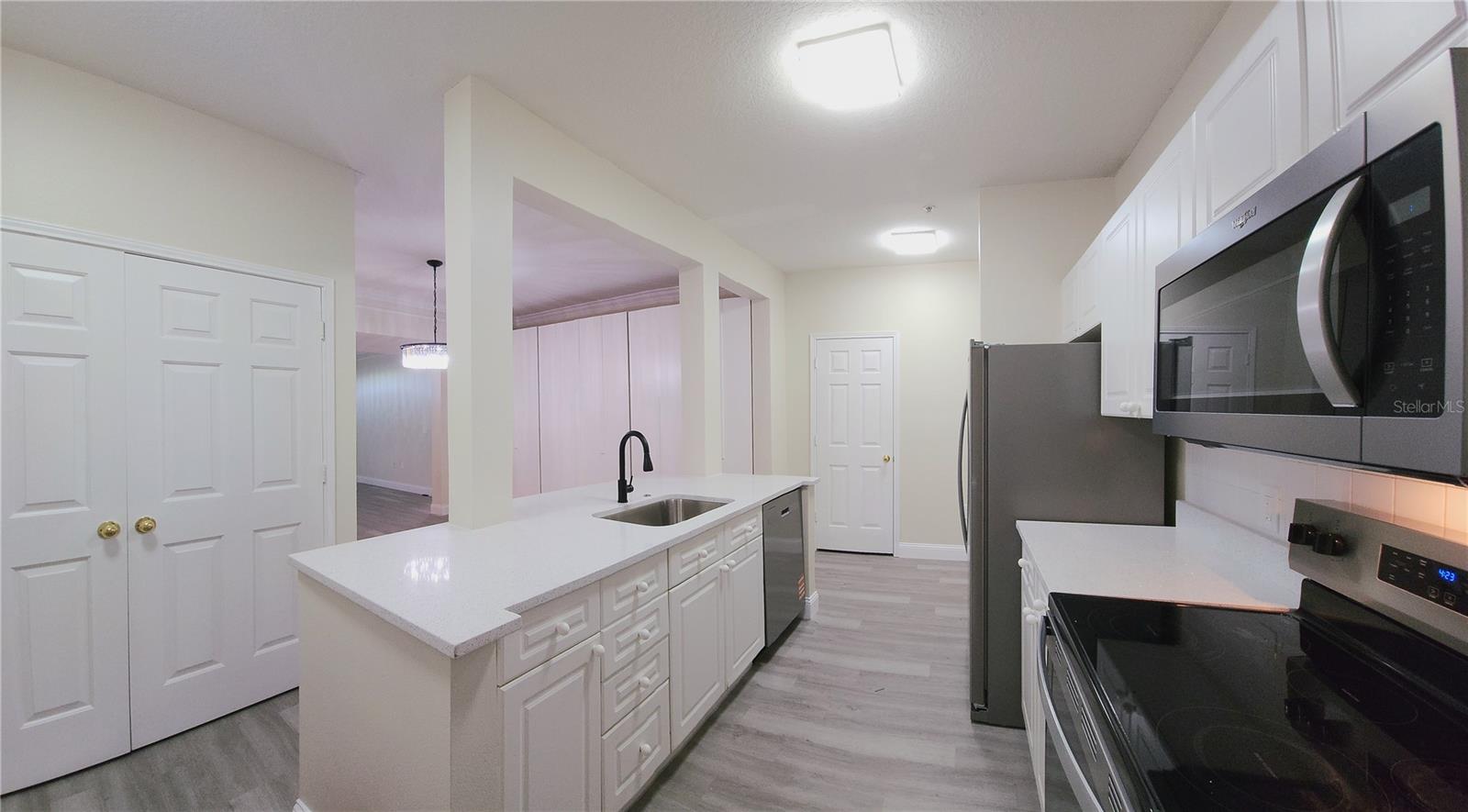Image 21 of 90 For 235 Goldenrain Drive 102