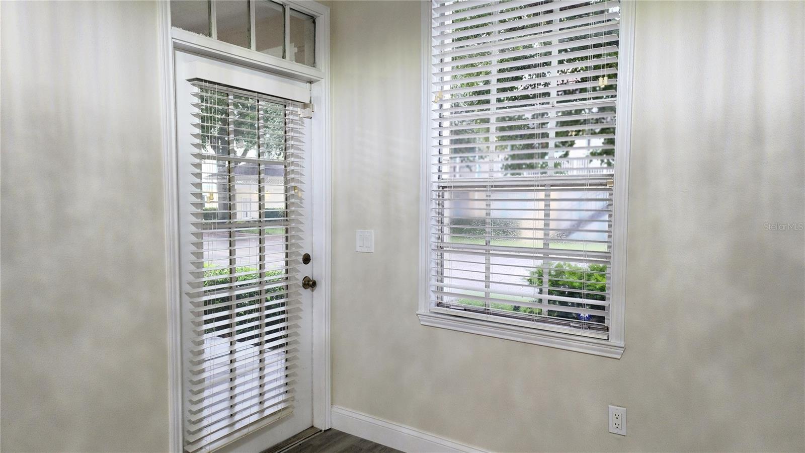 Image 33 of 90 For 235 Goldenrain Drive 102