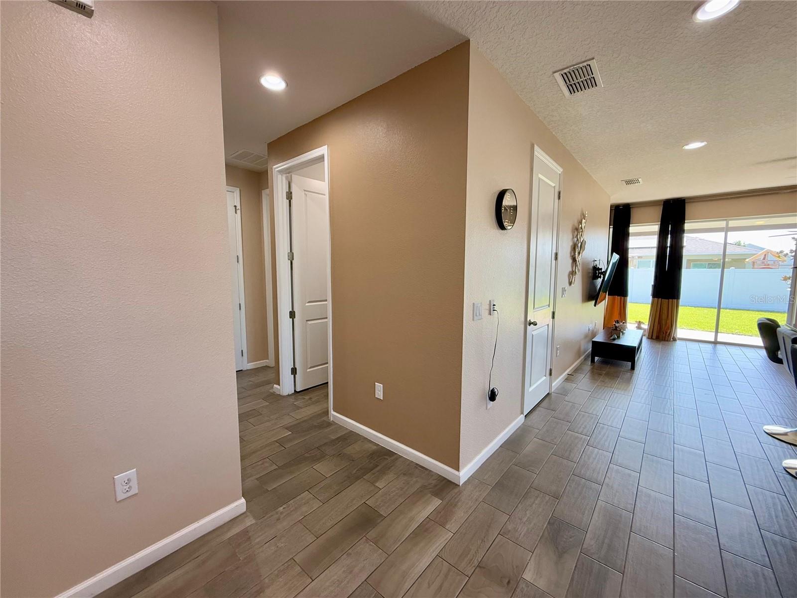 Image 14 of 29 For 1685 Gentle Breeze Drive