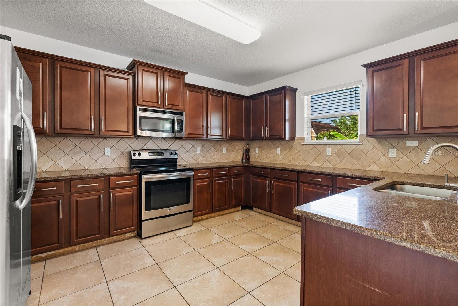 Image 11 of 43 For 2050 Banner Lane