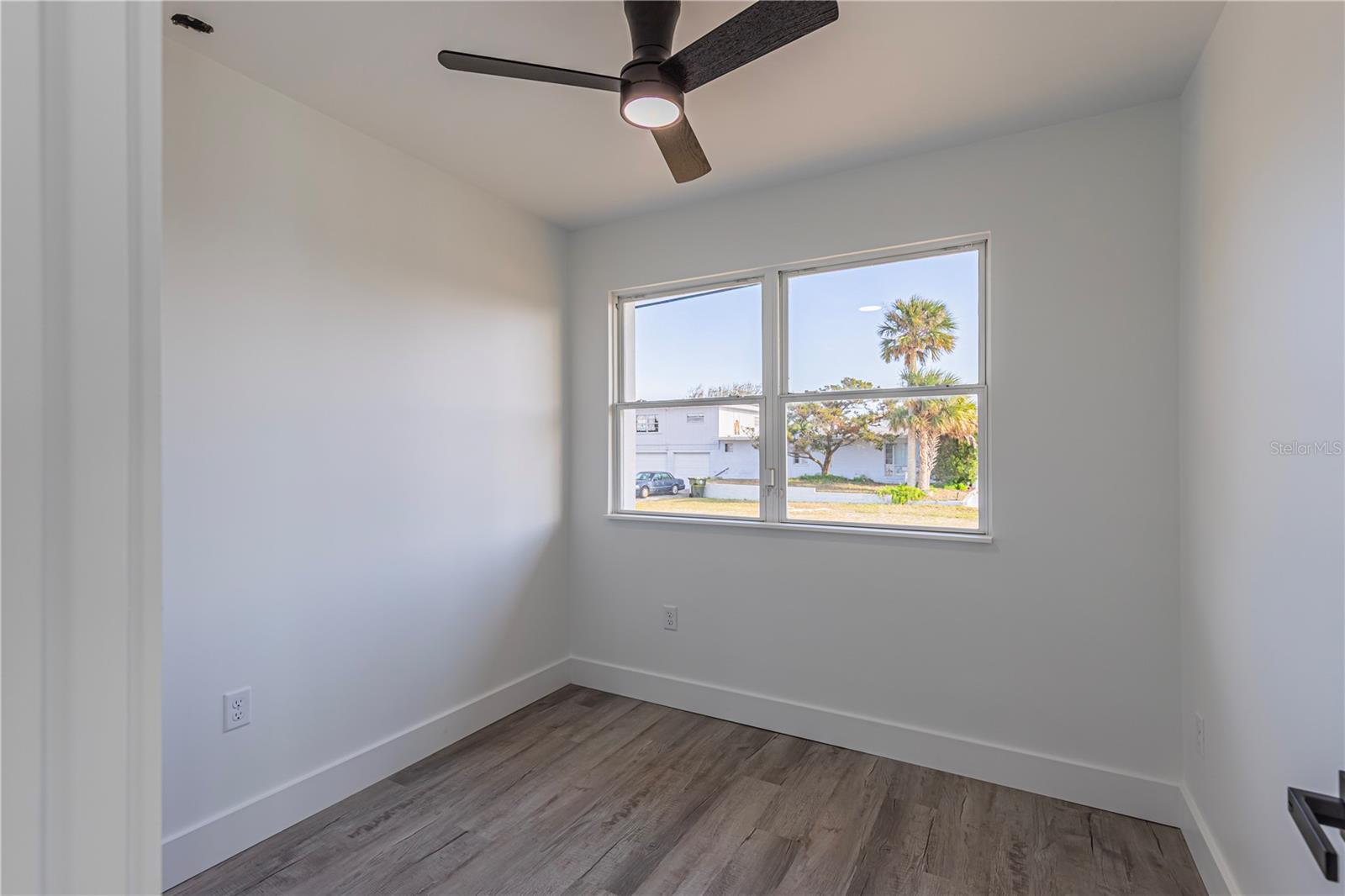 Image 10 of 62 For 2061 Peninsula Drive