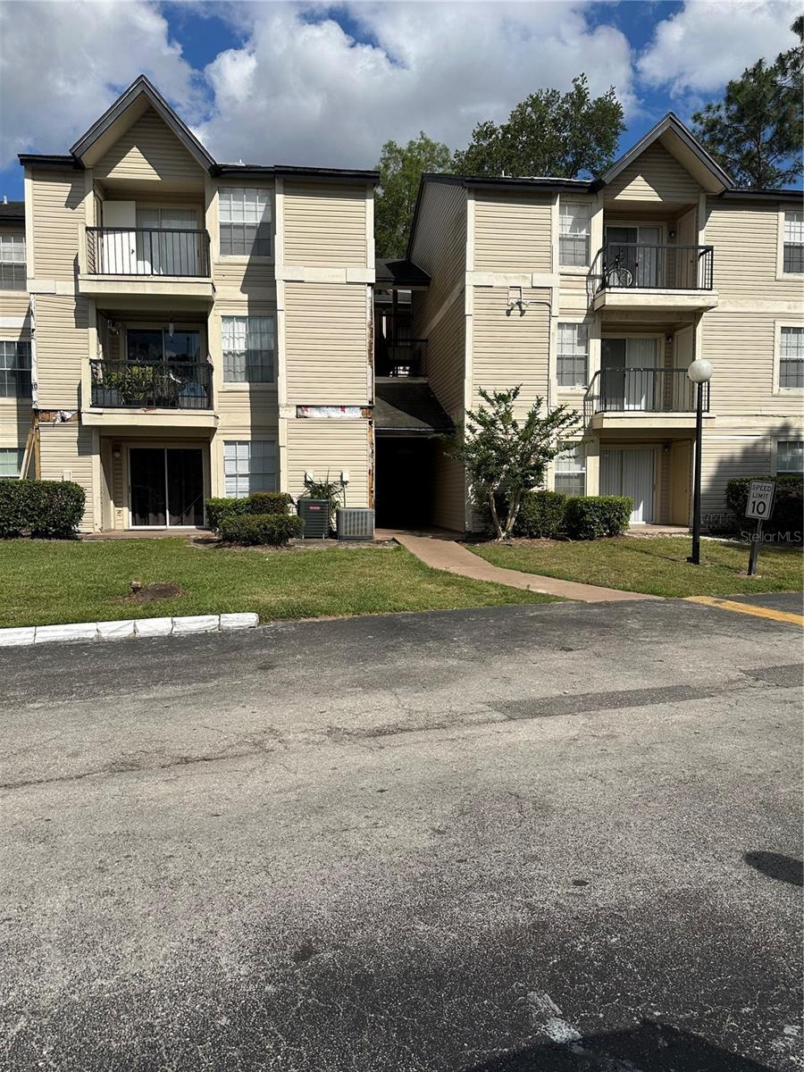 Image 2 of 13 For 1932 Lake Atriums Circle 78