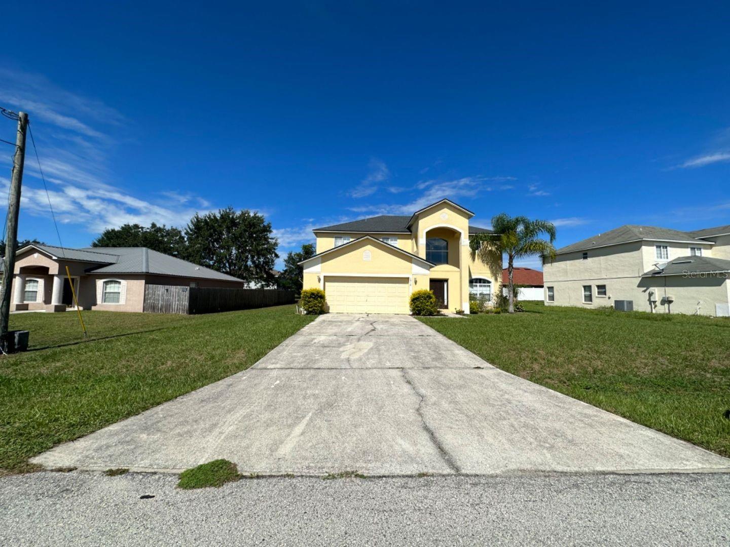 Image 2 of 23 For 1910 Myakka Court