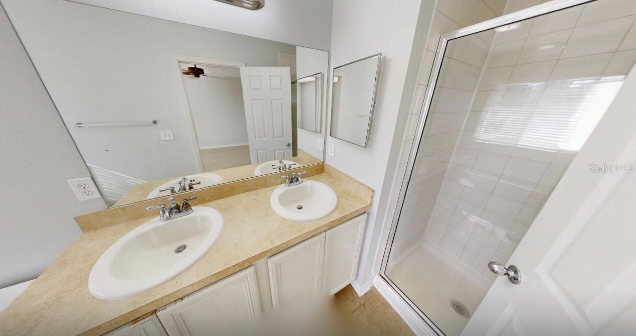 Image 13 of 23 For 10919 Kensington Park Avenue