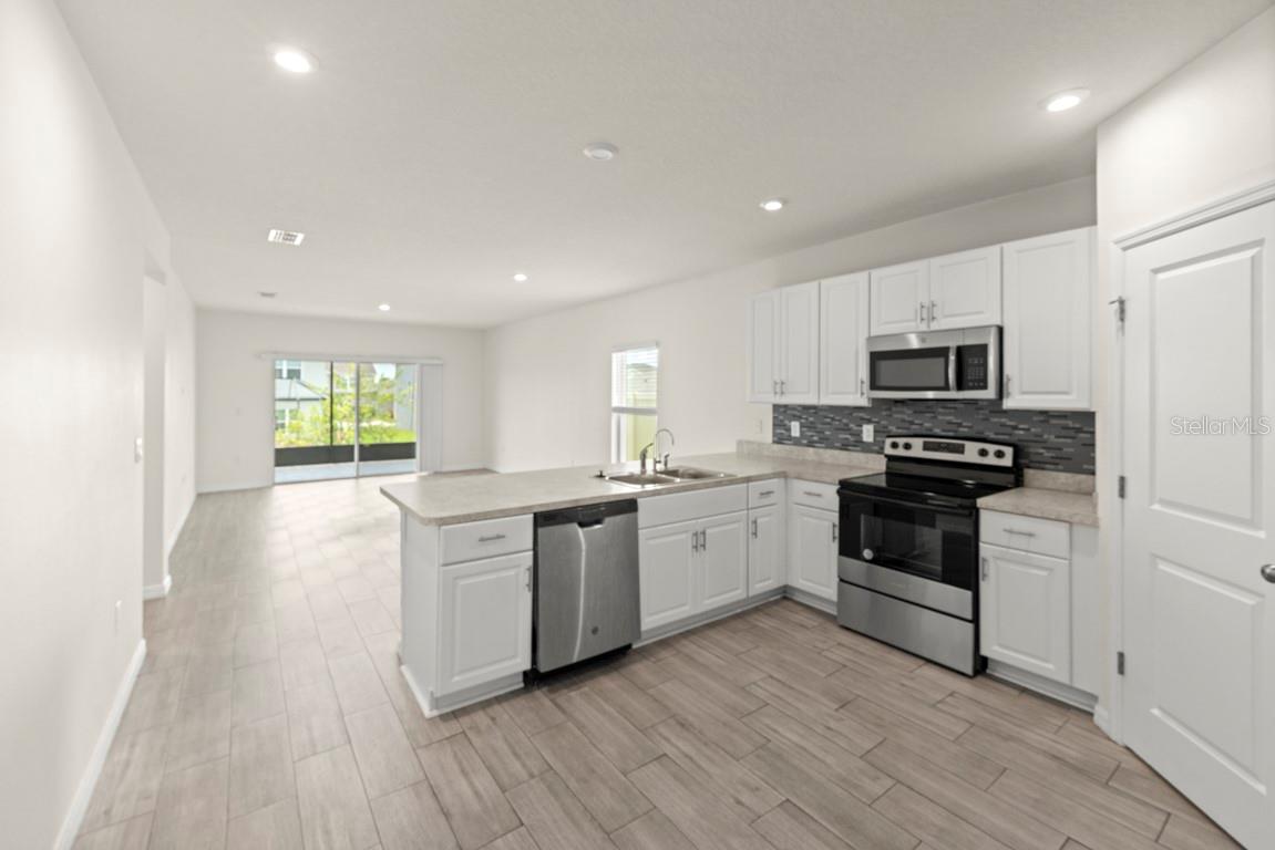 Image 6 of 29 For 588 Meadow Bend Drive