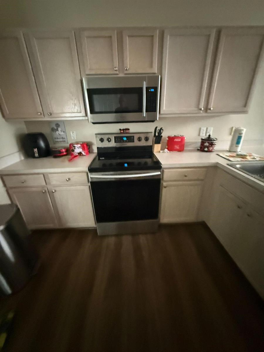 Image 29 of 42 For 334 Grosvenor Loop