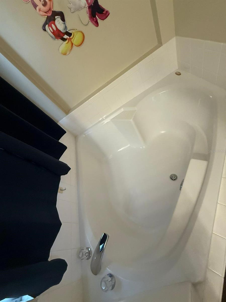 Image 31 of 42 For 334 Grosvenor Loop