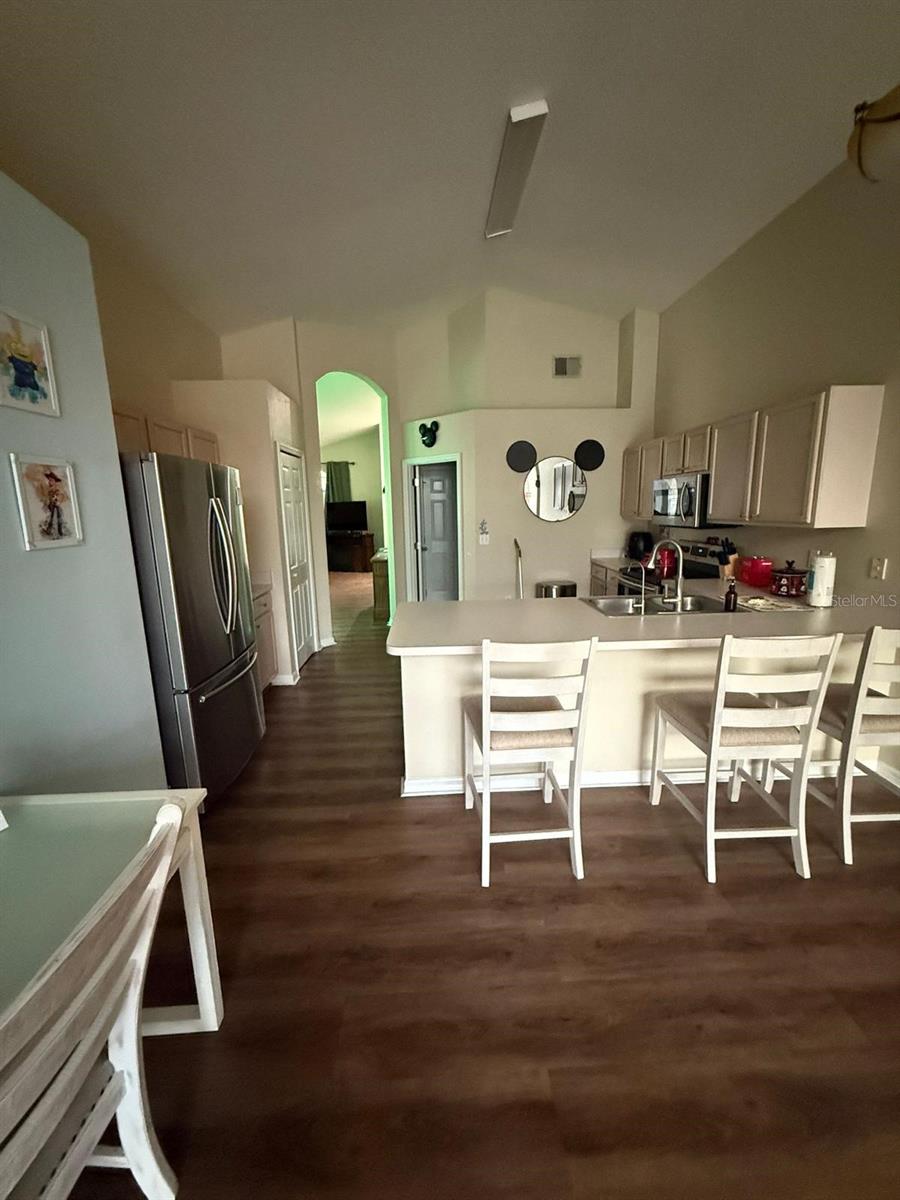 Image 33 of 42 For 334 Grosvenor Loop