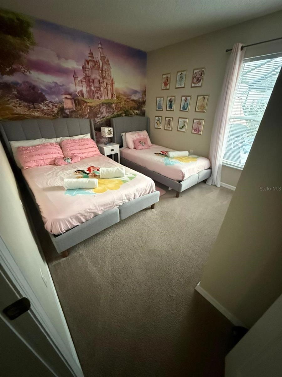 Image 36 of 42 For 334 Grosvenor Loop