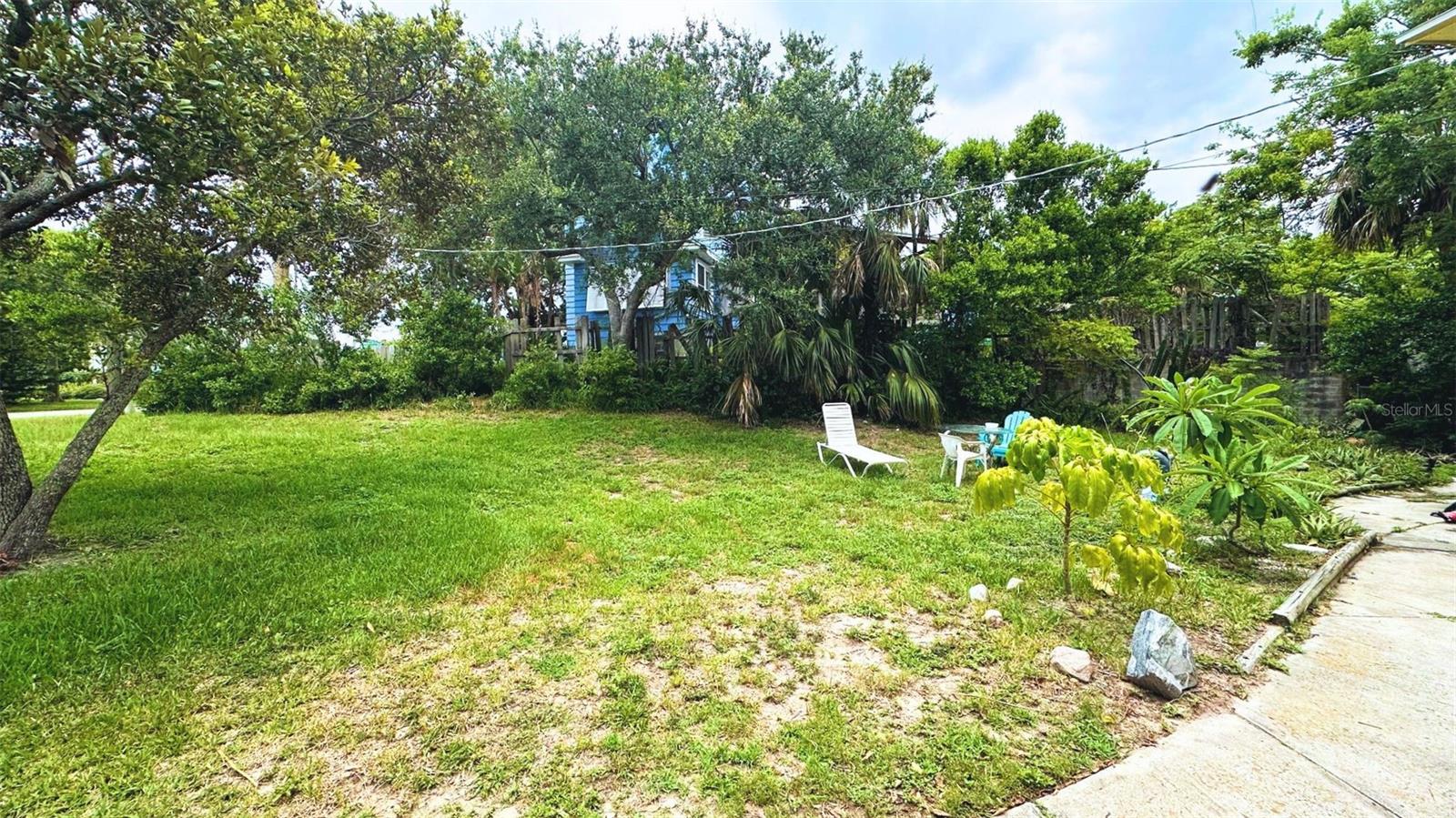 Image 11 of 11 For 407 Poinsettia Road 1