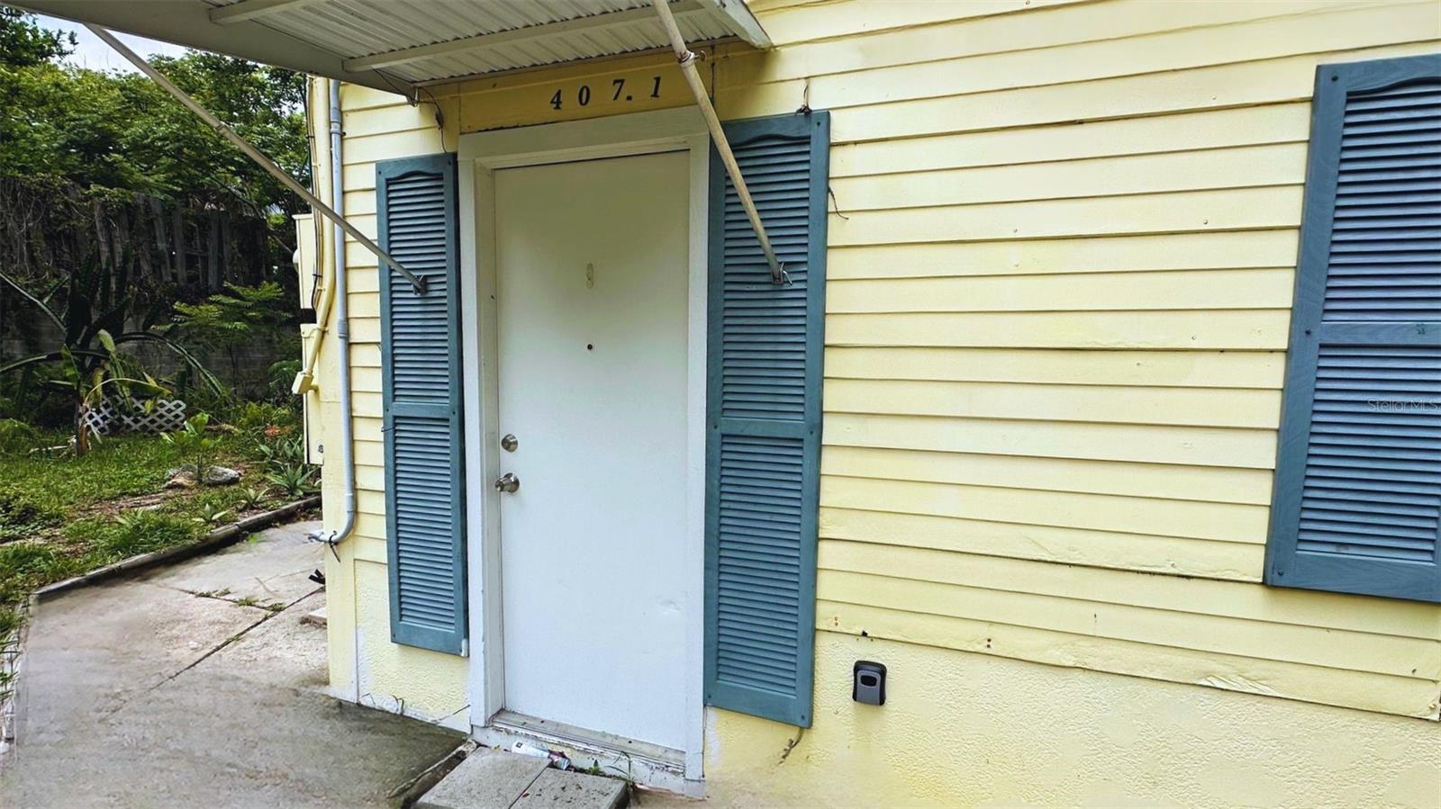 Image 2 of 11 For 407 Poinsettia Road 1