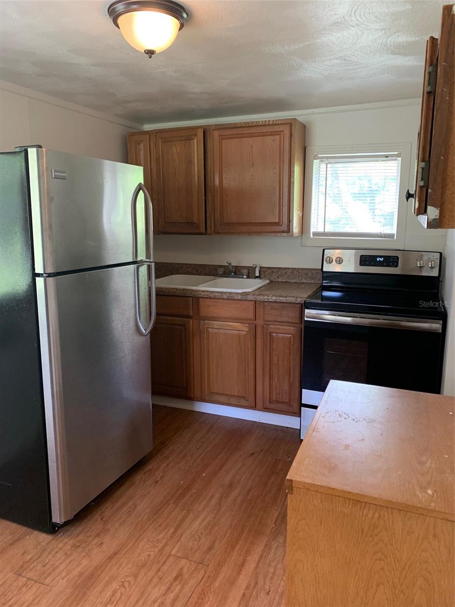 Image 4 of 11 For 407 Poinsettia Road 1