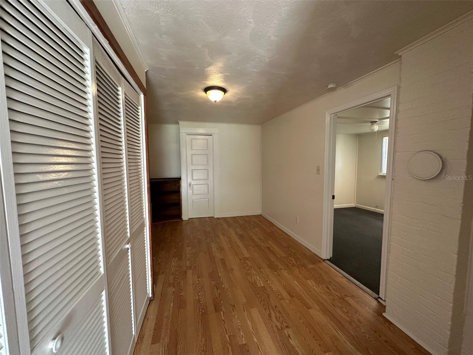 Image 5 of 11 For 407 Poinsettia Road 1