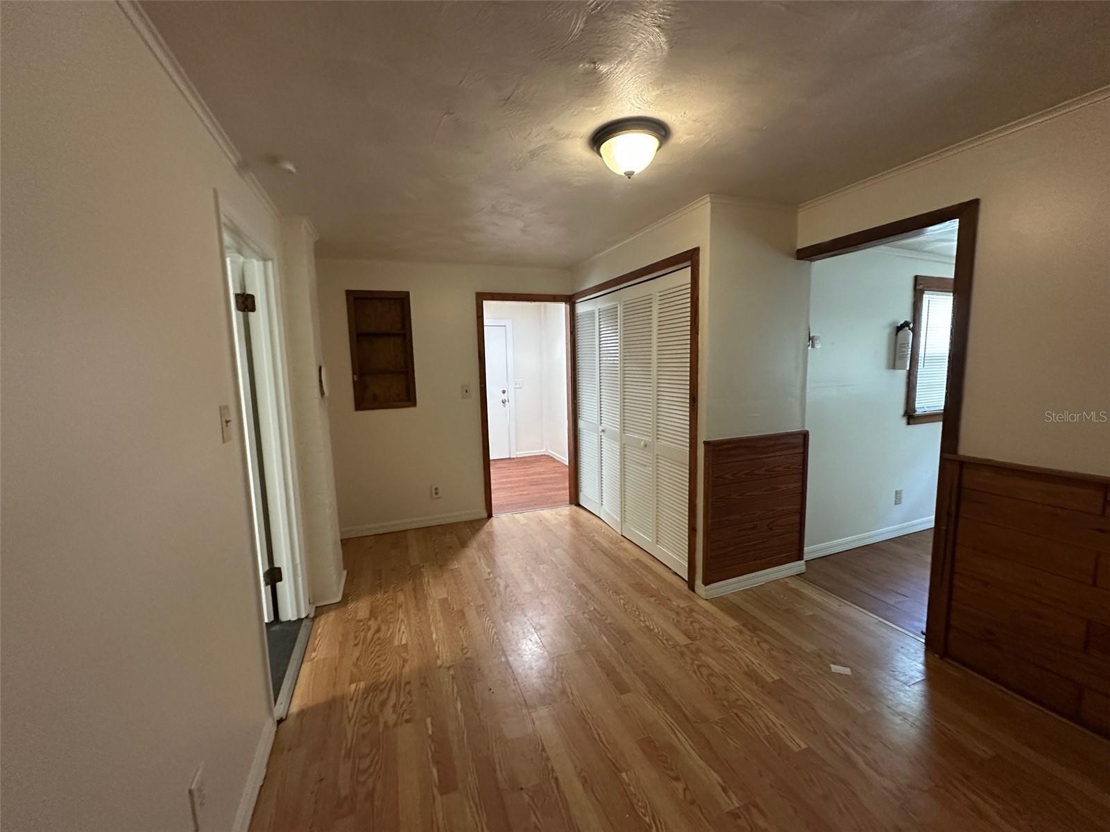 Image 6 of 11 For 407 Poinsettia Road 1