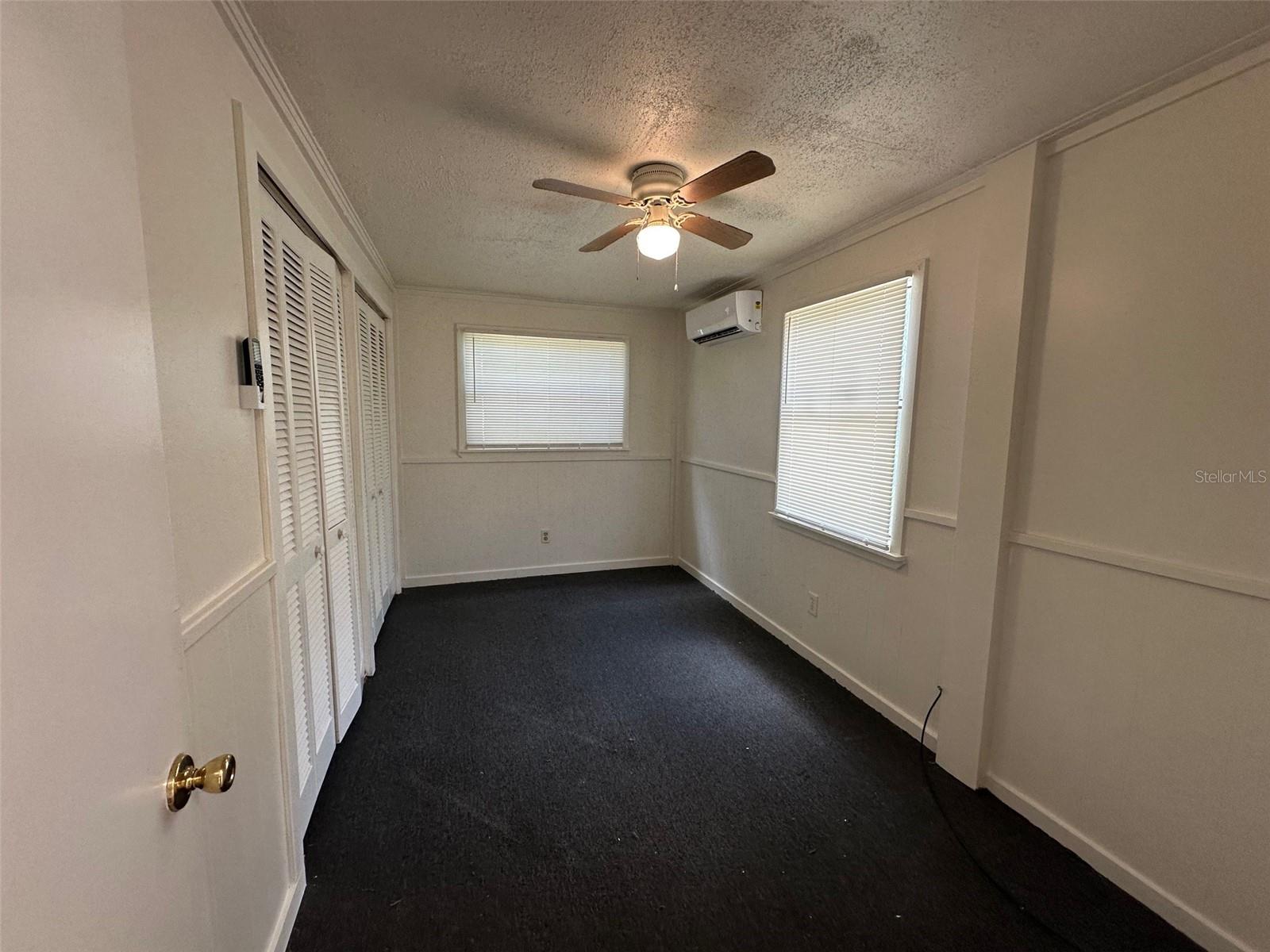 Image 7 of 11 For 407 Poinsettia Road 1