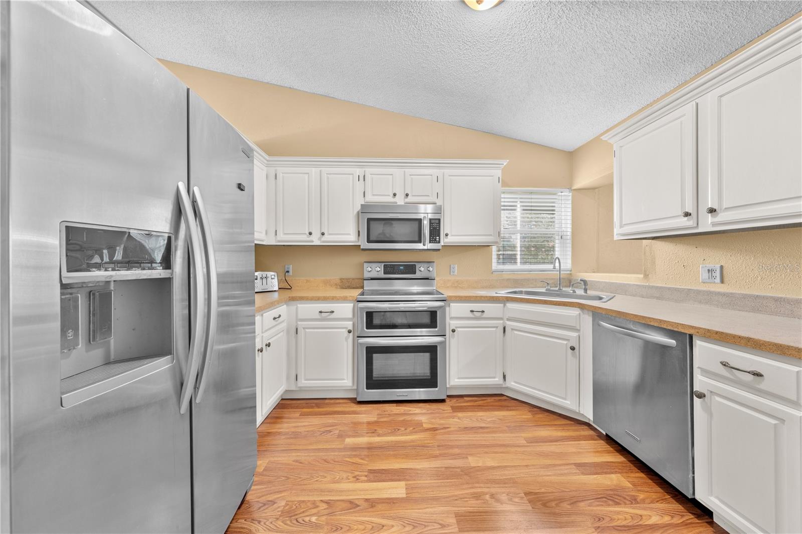 Image 25 of 57 For 11908 Allamanda Court