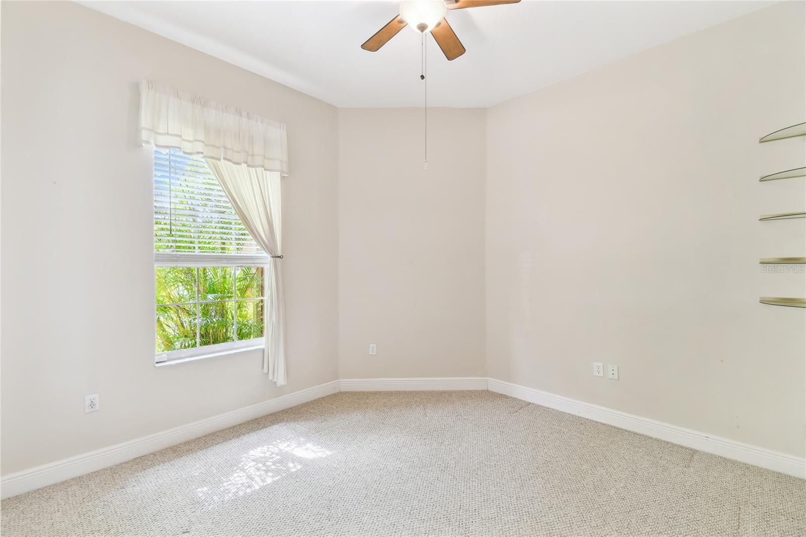 Image 18 of 95 For 521 Milano Rd