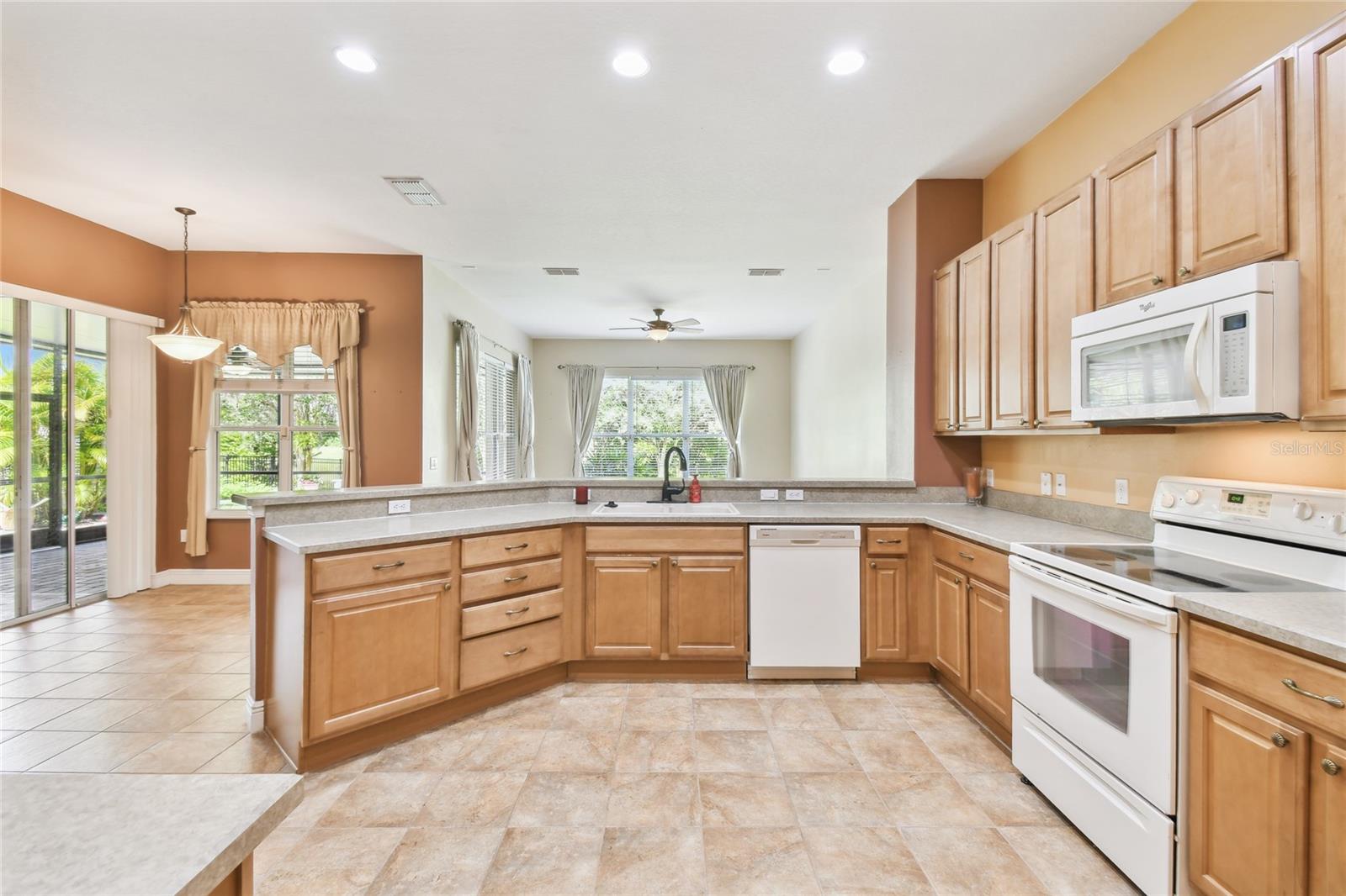Image 21 of 95 For 521 Milano Rd