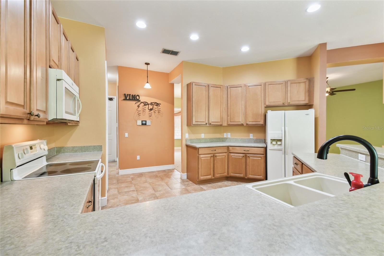 Image 22 of 95 For 521 Milano Rd