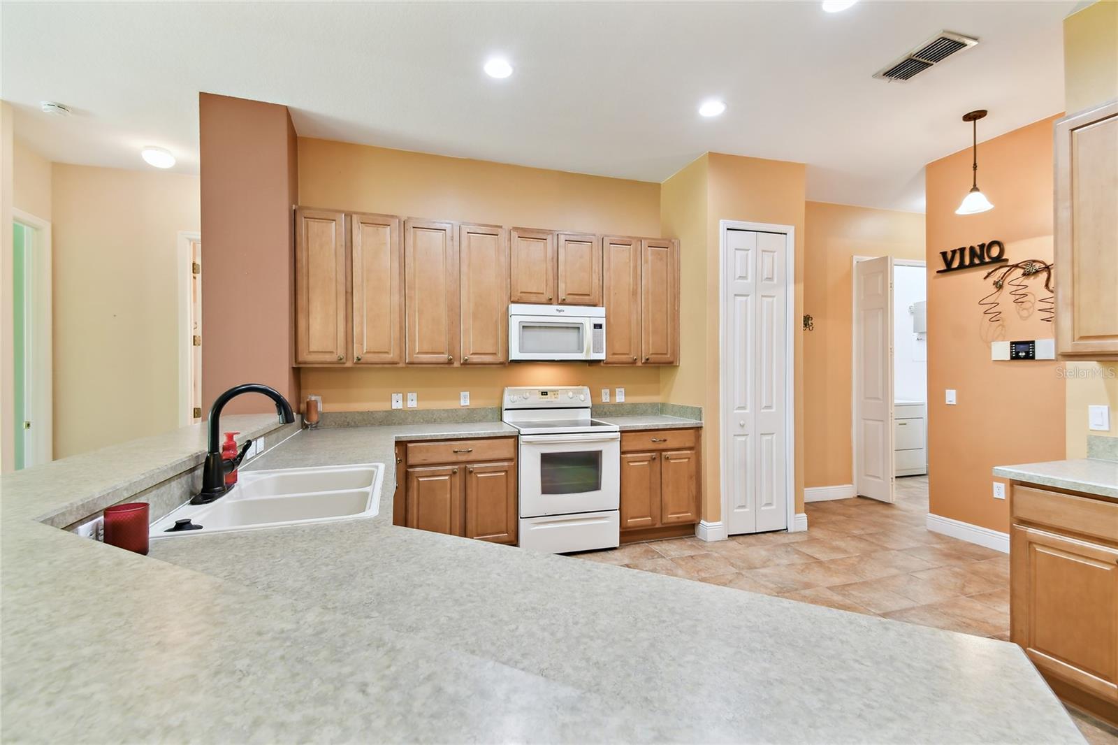 Image 23 of 95 For 521 Milano Rd