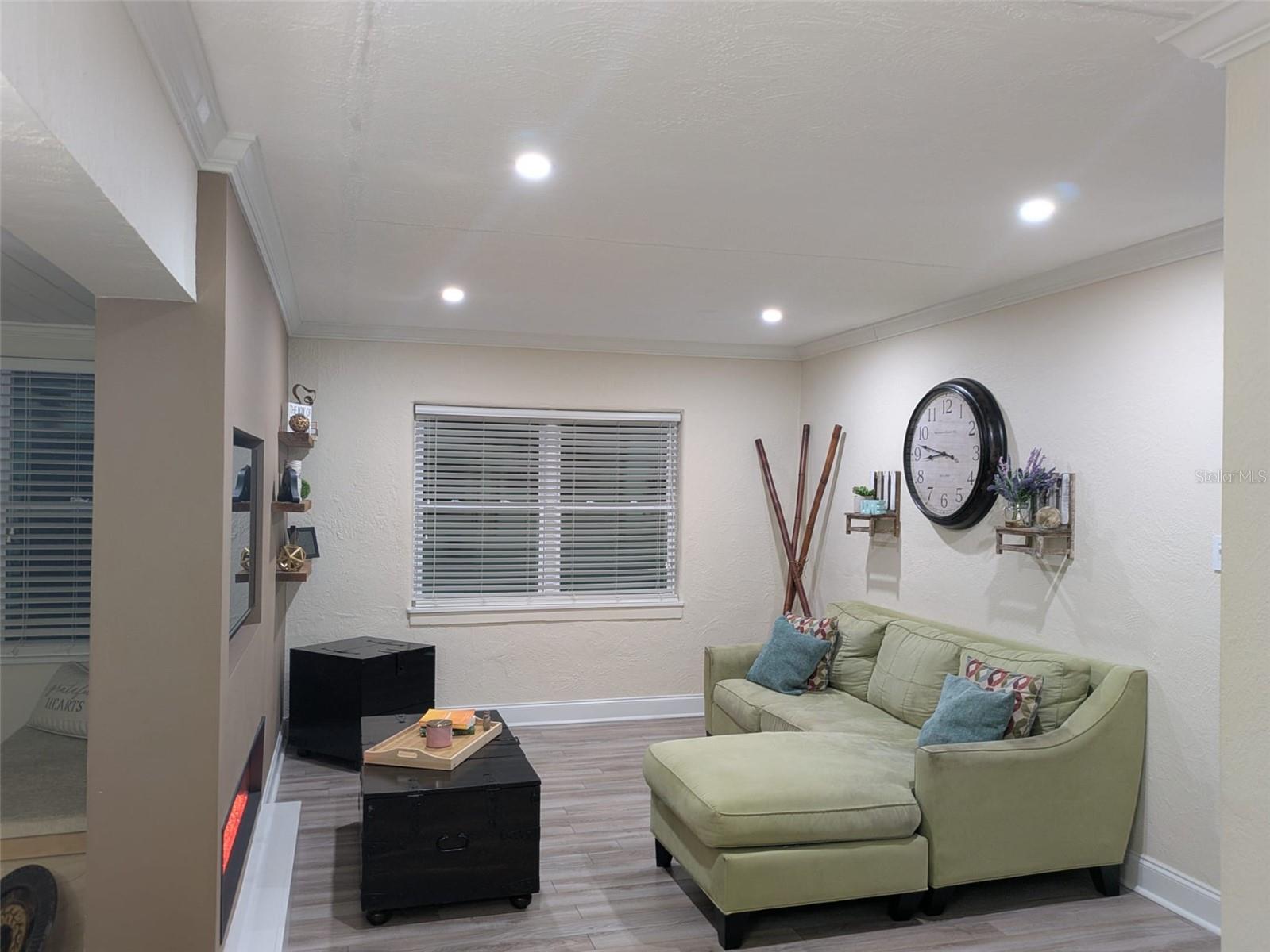 Image 3 of 33 For 2408 Decottes Avenue