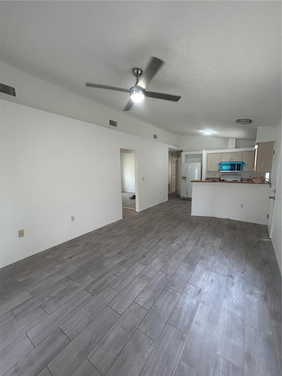 Image 2 of 9 For 1147 Vista Palma Way