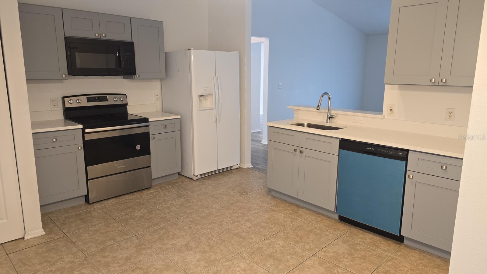 Image 4 of 14 For 1944 Sawfish Drive