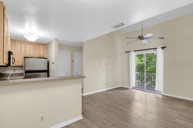 Image 10 of 32 For 6004 Westgate Drive 301