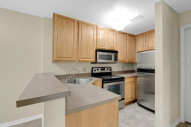 Image 8 of 32 For 6004 Westgate Drive 301
