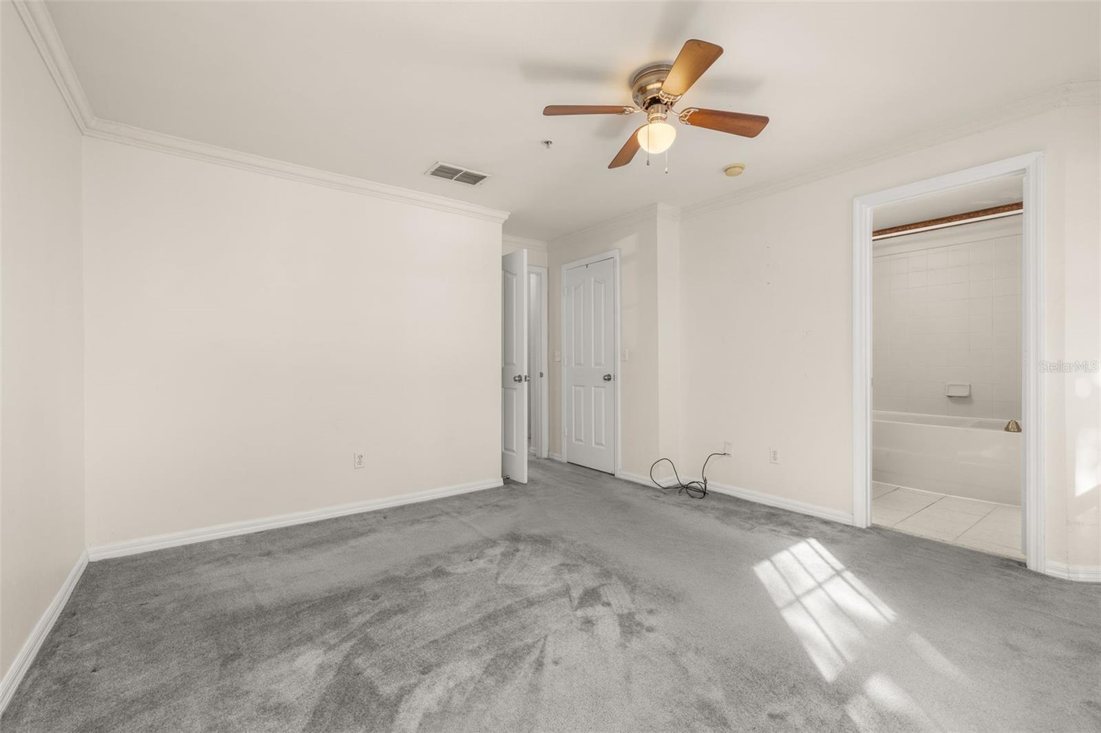 Image 17 of 55 For 1042 Waterside Drive