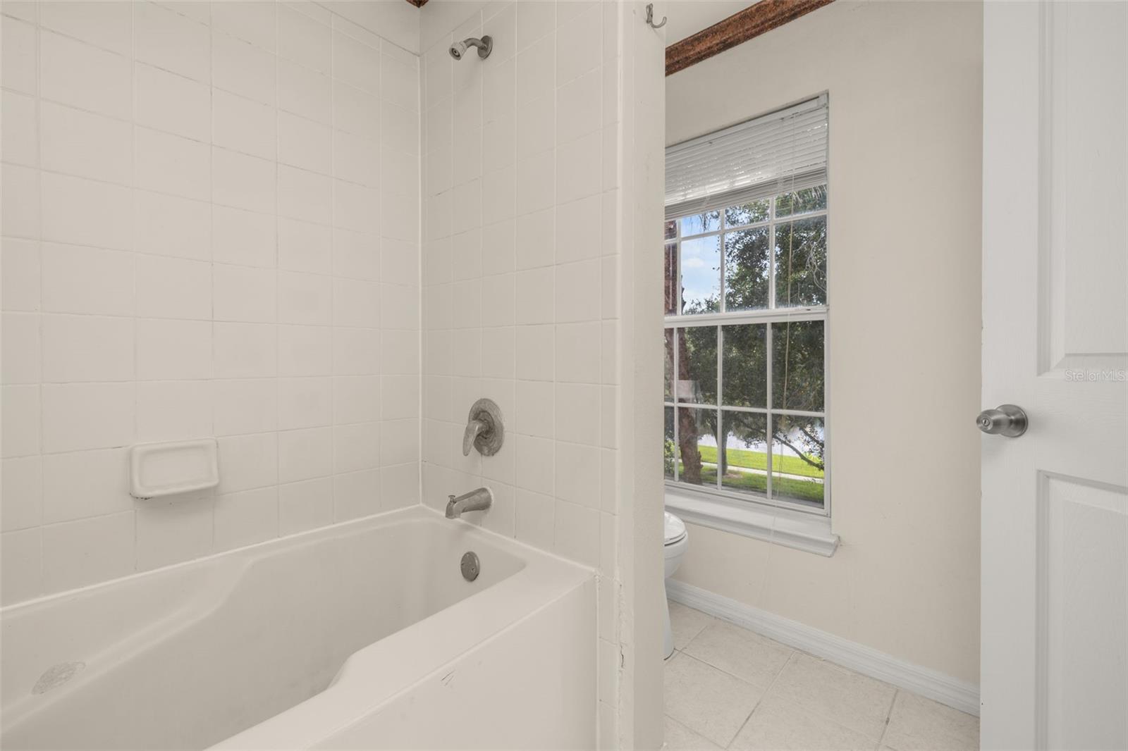 Image 19 of 55 For 1042 Waterside Drive