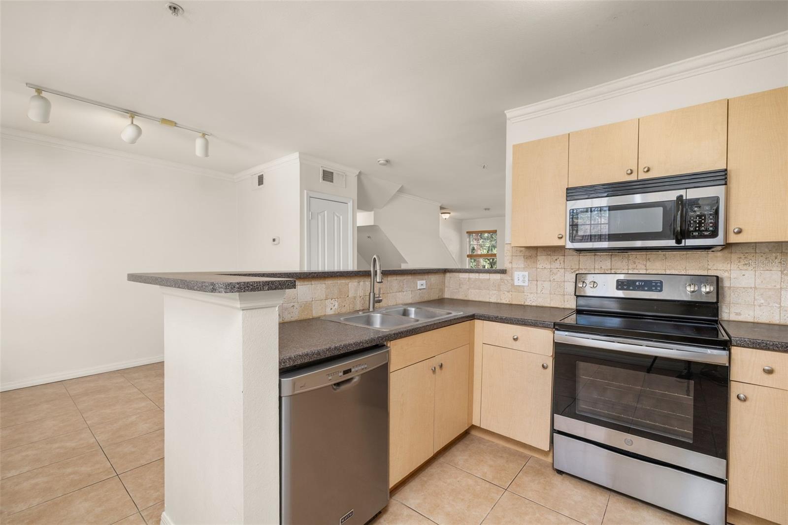 Image 9 of 55 For 1042 Waterside Drive