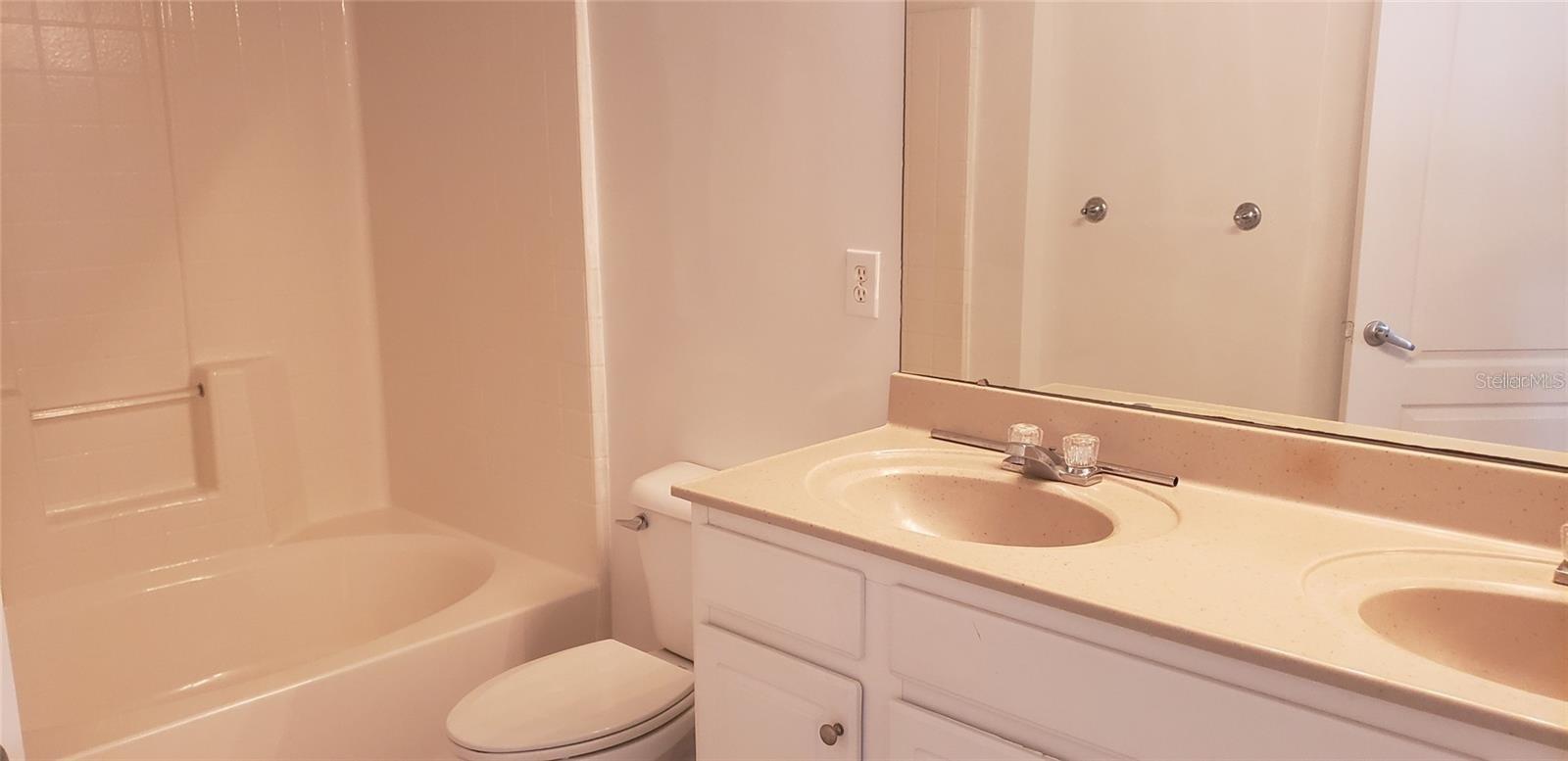 Image 7 of 8 For 12311 Lantana Park Lane 109