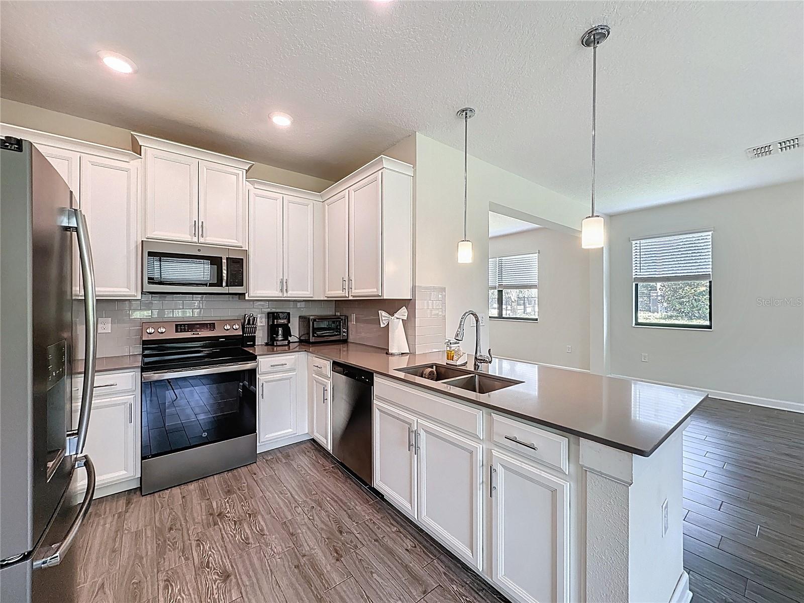 Image 10 of 42 For 1249 Royal St George Boulevard