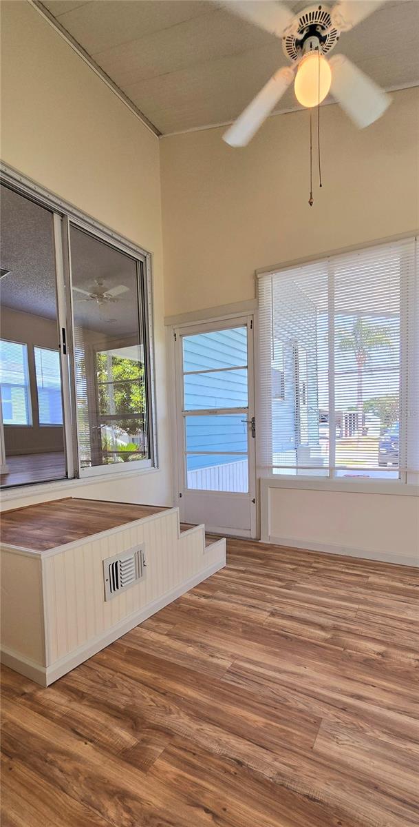 Image 11 of 29 For 50989 Highway 27  108