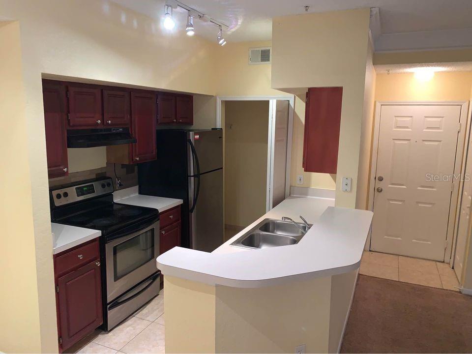 Image 2 of 9 For 13102 Mulberry Park Drive 917