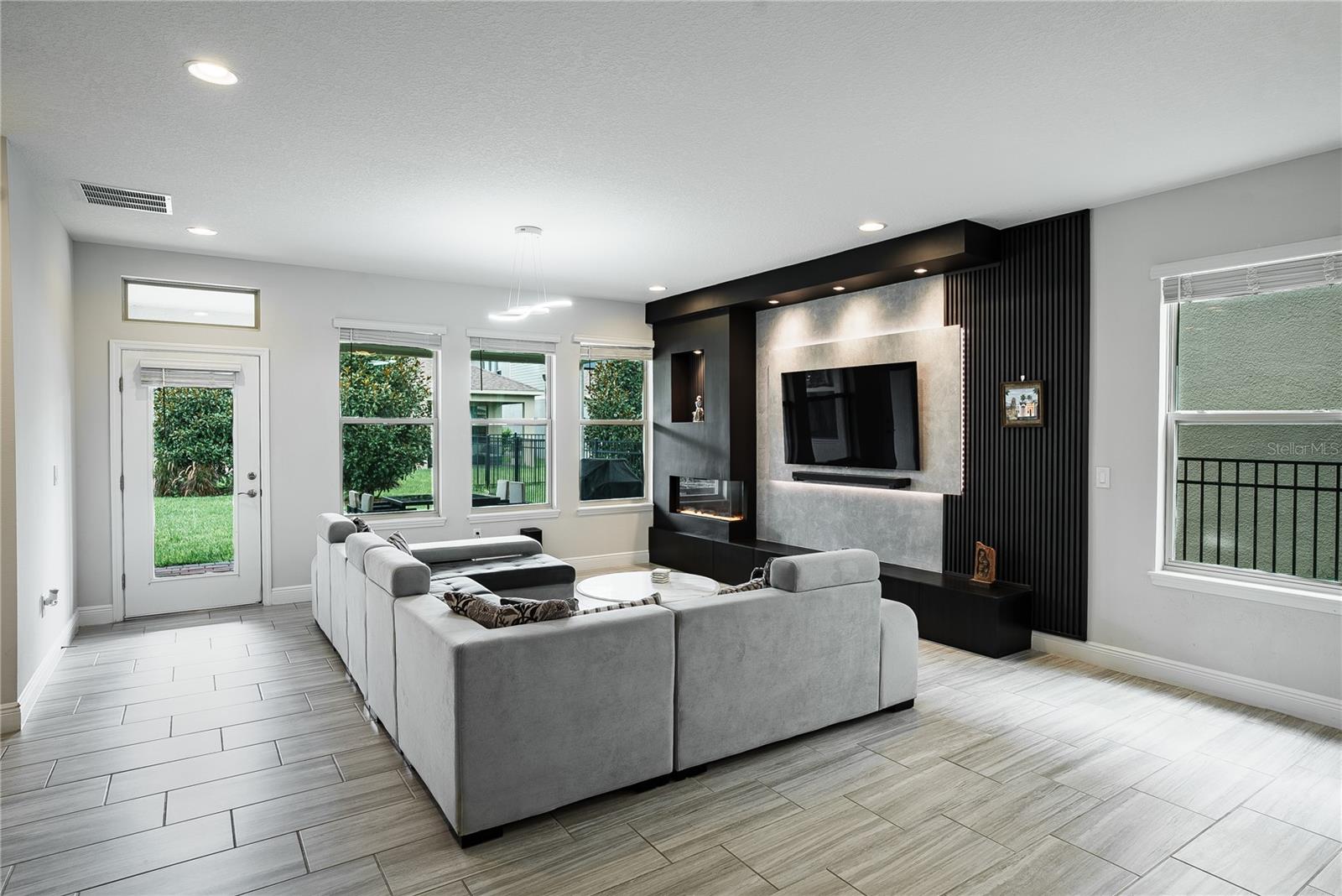 Image 11 of 32 For 15641 Shore Walk Drive